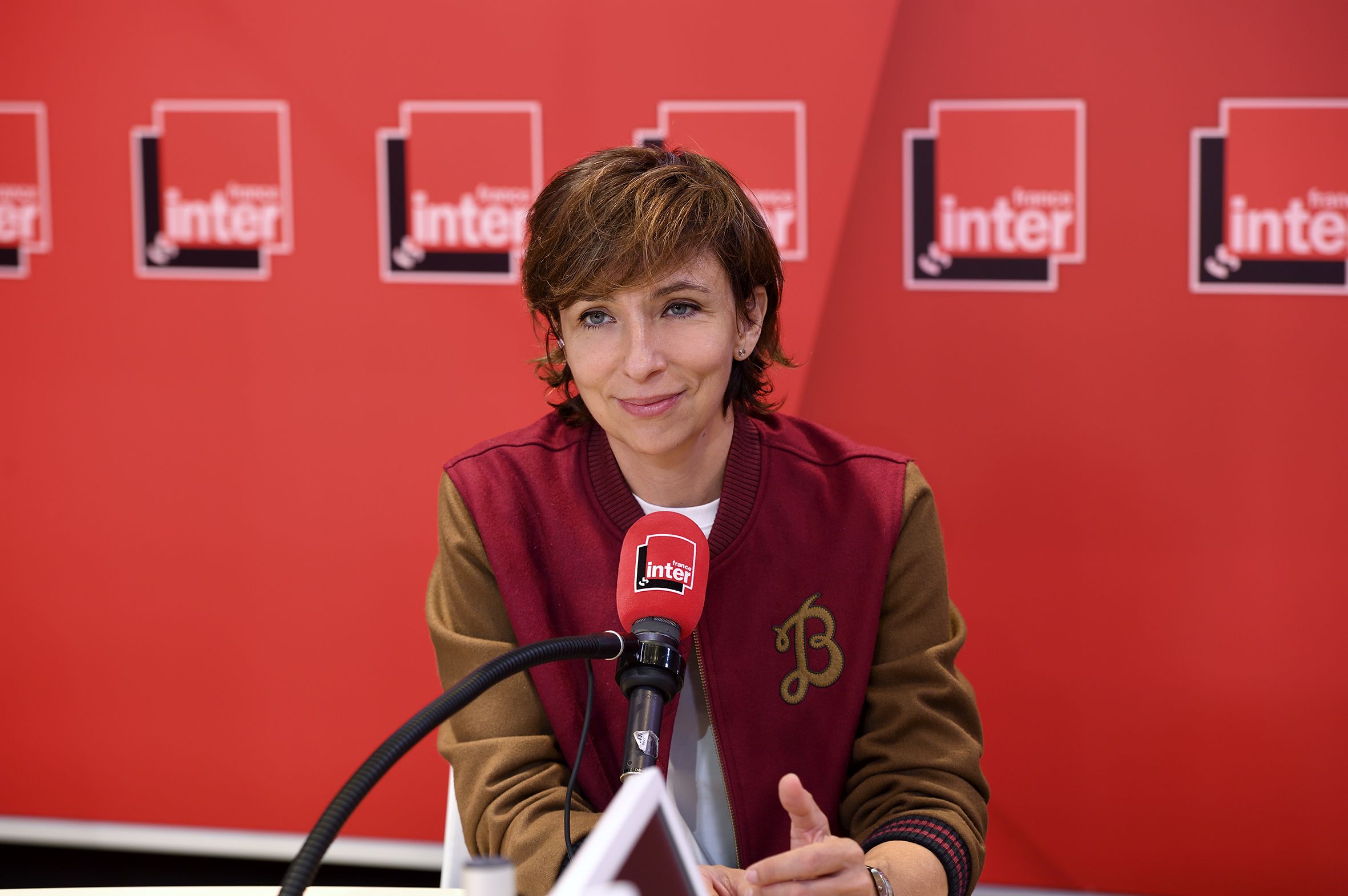 Rebecca Manzoni : une carrière marquée par la télévision et la musique